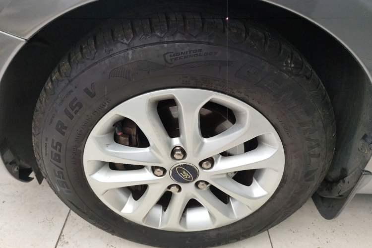 Used Ford Focus 2013 Sedan Classic 1.8L Manual Base Model Exterior 4