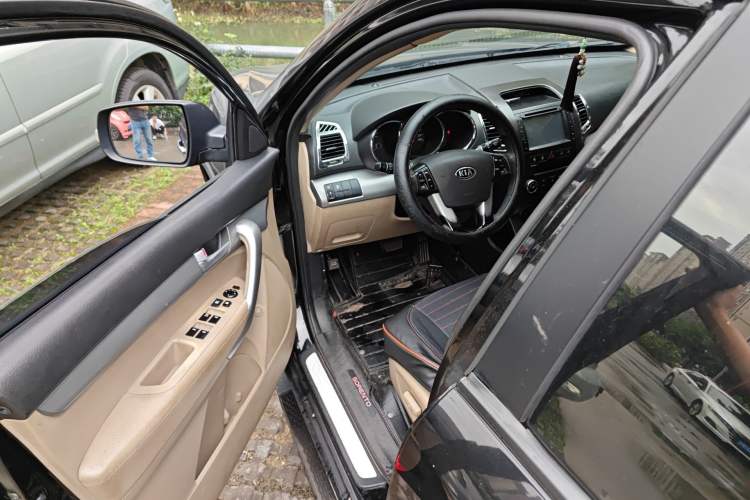 Used Kia Sorento 2012 2.4L Gasoline Comfort Edition