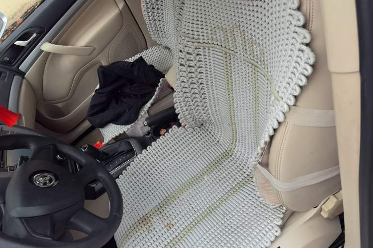 Used Skoda Octavia 2015 Classic Model 1.6L Automatic Yijie Version
