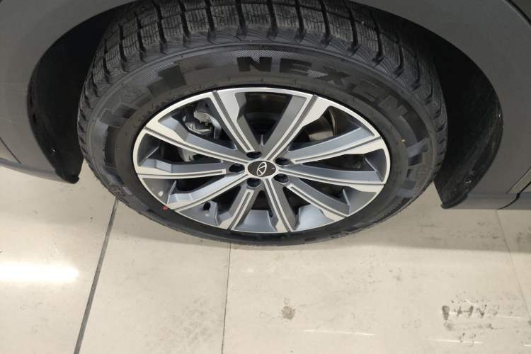 Used Chery Tiggo 8 L 2025 Model 2.0T Two-Wheel Drive Changhong Edition—5 Seaters