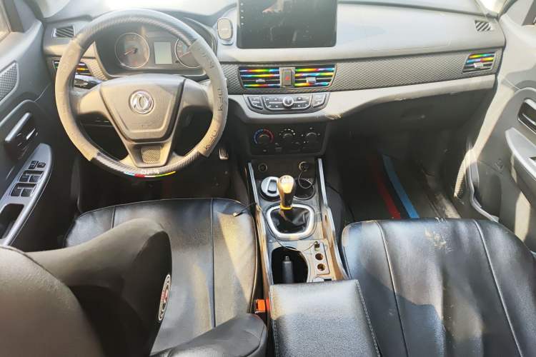 Used Dongfeng Fengon 330 2018 1.5L 330S Premium Edition DK15 Center Console