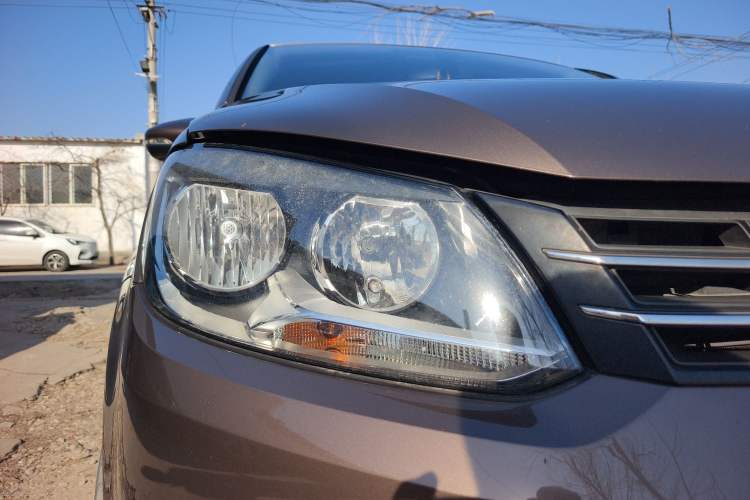 Used Volkswagen Touran 2015 1.4T DSG Comfort Edition 5 Seats Right Front Headlight