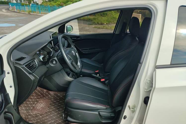 Used Baojun 310 2016 1.2L manual Comfort trim level