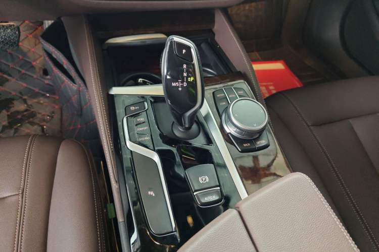 Used BMW 5 Series 2019 525Li Luxury Package
