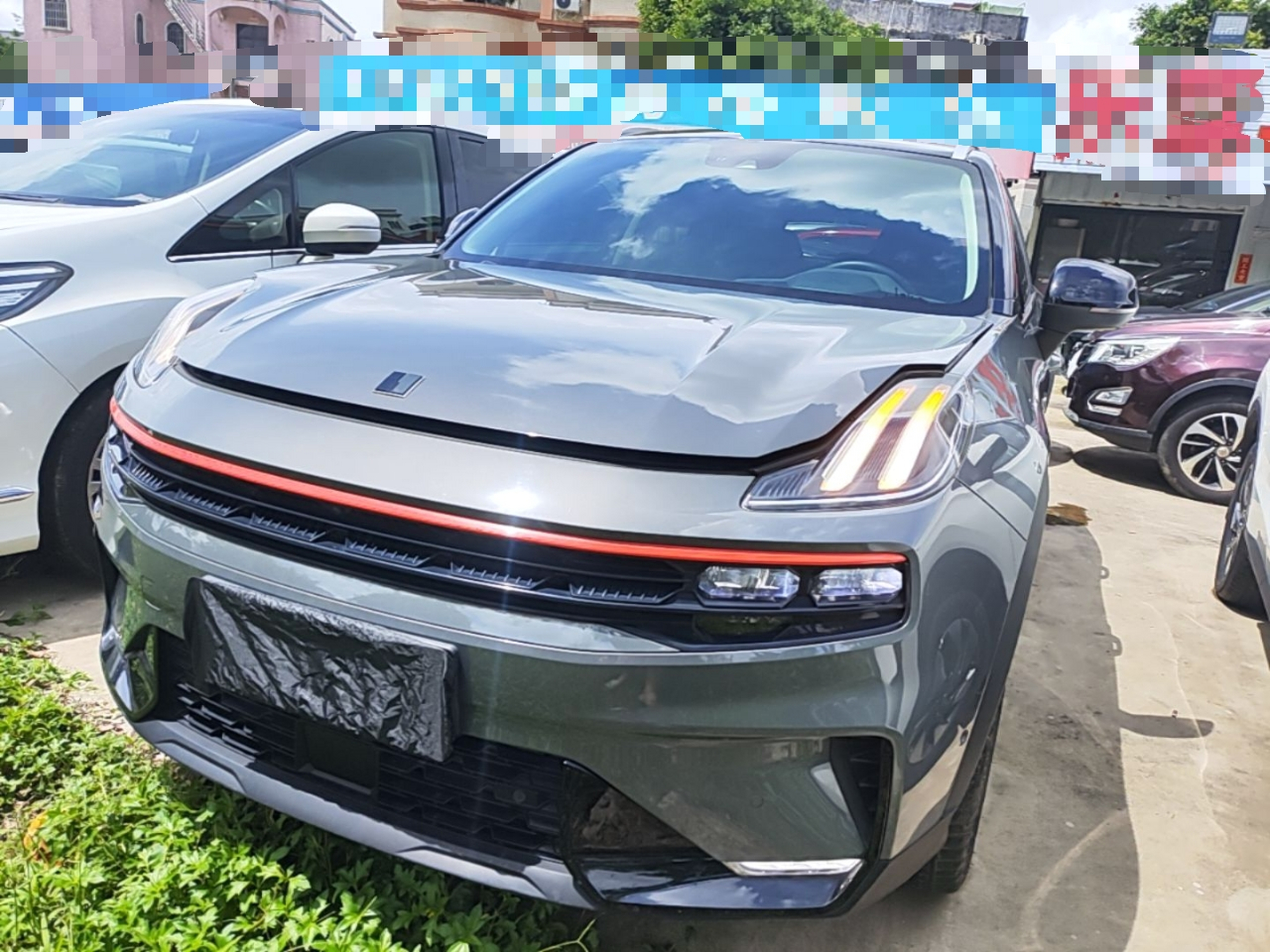 Под передней частью автомобиля