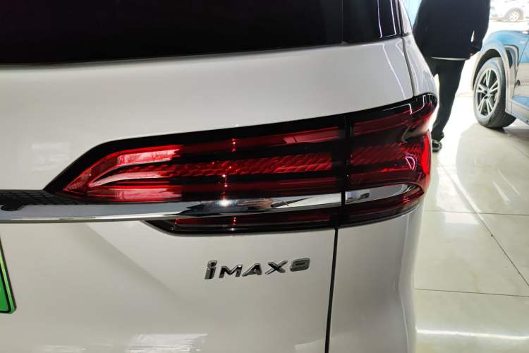Used Roewe iMAX8 New Energy 2025 1.5T DMH Lu Zun Deluxe Edition Right Rear Taillight