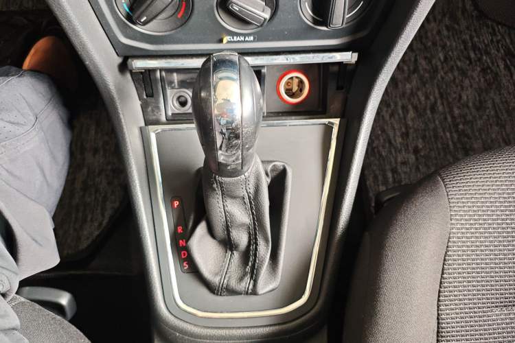 Used Volkswagen Bora 2016 1.6L Automatic Fashion Model Gear Lever