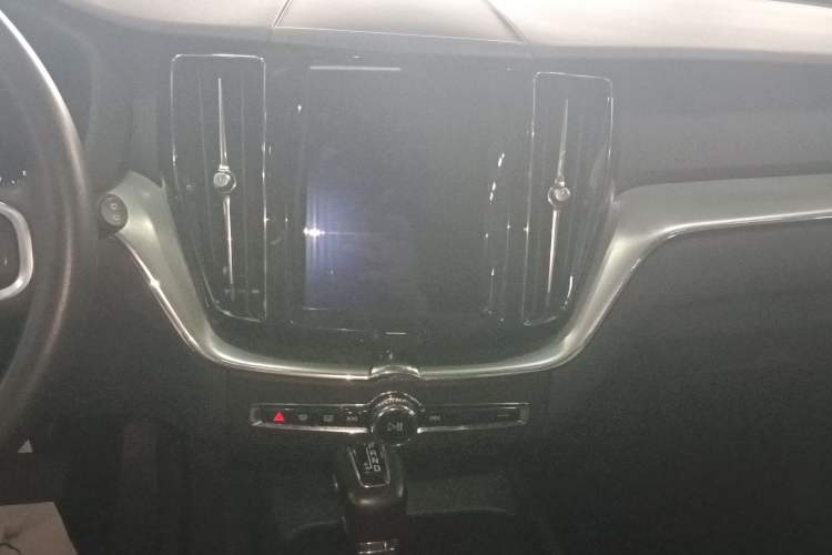 Used Volvo XC60 2019 T5 4x4 Smart Edition China V Standard Audio And AC Panel