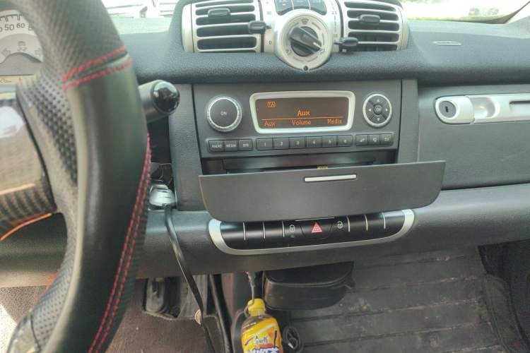 Used smart fortwo 2011 1.0 MHD Kobe Special Edition Audio And AC Panel
