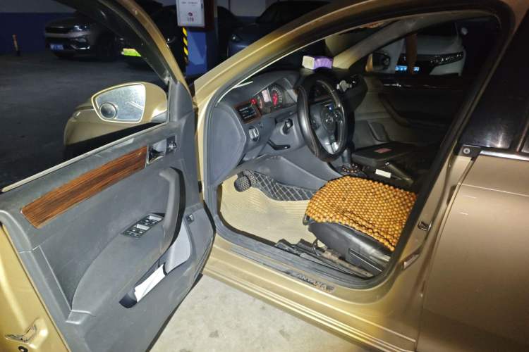 Used Volkswagen Santana 2013 1.6L Automatic Luxury Edition Driver Seat