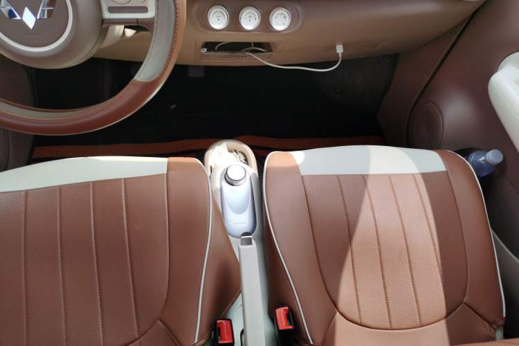 Used Wuling Hongguang MINIEV 2025 Four-Door Version Advanced Edition Gear Lever