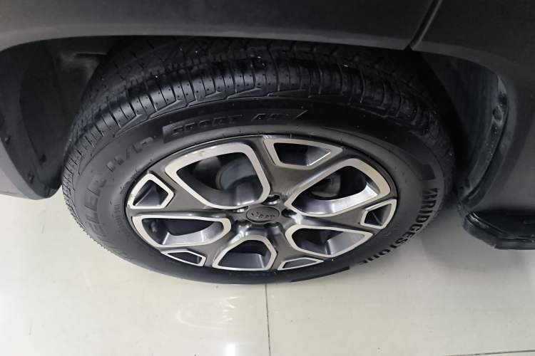 Used Jeep Renegade 2018 Connected Large Screen Version 180T Automatic Smart Version Right Rear Wheel Hub