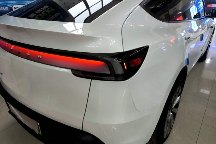 Used Tesla Model Y 2025 Rear-Wheel-Drive Version Exterior 3