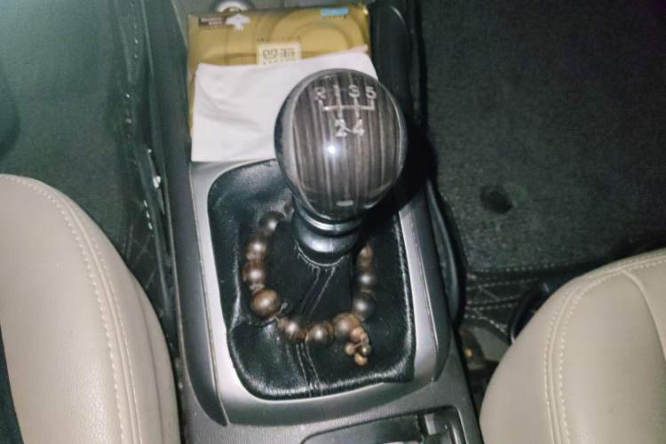 Used Hyundai Celesta 2011 1.6L Manual Luxury Model Gear Lever