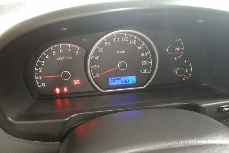 Used Hyundai Celesta 2011 1.6L Automatic Comfort Edition Odometer Close Up