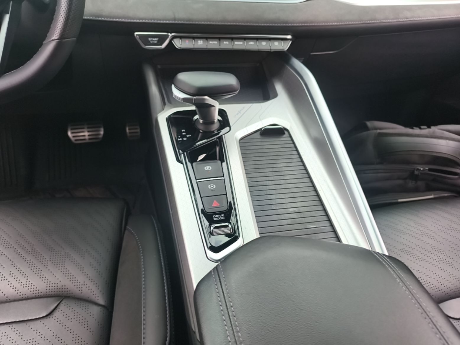 Geely Auto Preface 2024 2.0TD Xiaohan Edition — снимка 16