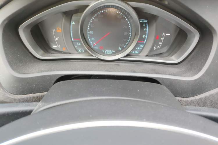 Used Volvo V40 2013 2.0T Zhiyi Edition Instrument Cluster