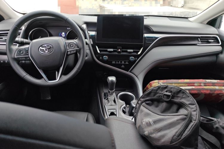 Used Toyota Camry 2021 2.0G Luxury Edition Center Console