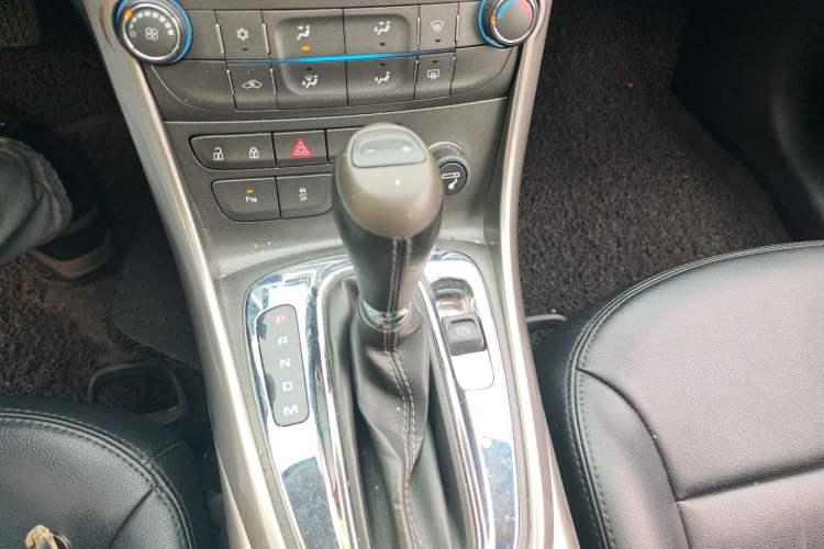Used Chevrolet Malibu 2013 1.6T Automatic Comfort Edition Gear Lever