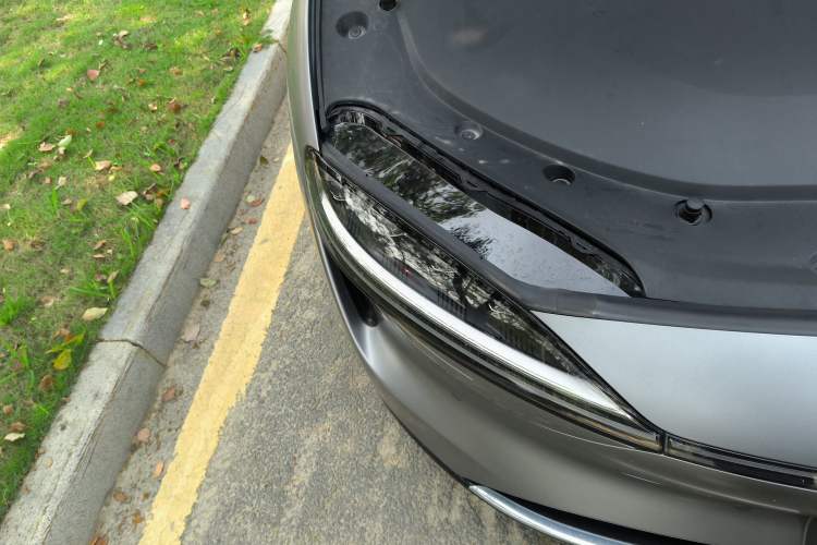 Used Hima Luxeed S7 2024 Max+ Rear-Drive Ultra-Range Intelligent Driving Edition Right Front Headlight