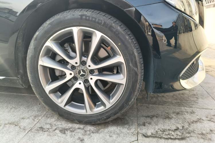 Used Mercedes-Benz E-Class 2018 Facelift E 200 L Right Front Wheel Hub