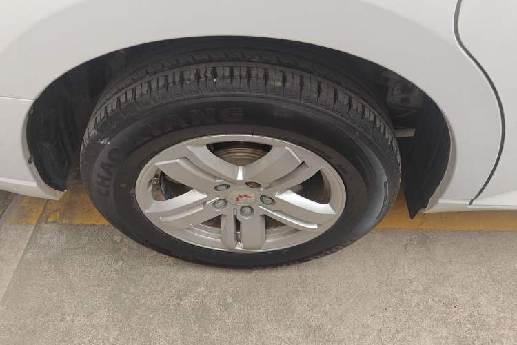 Used Wuling Hongguang PLUS 2019 1.5T Manual Luxury 7-Seater Exterior 5