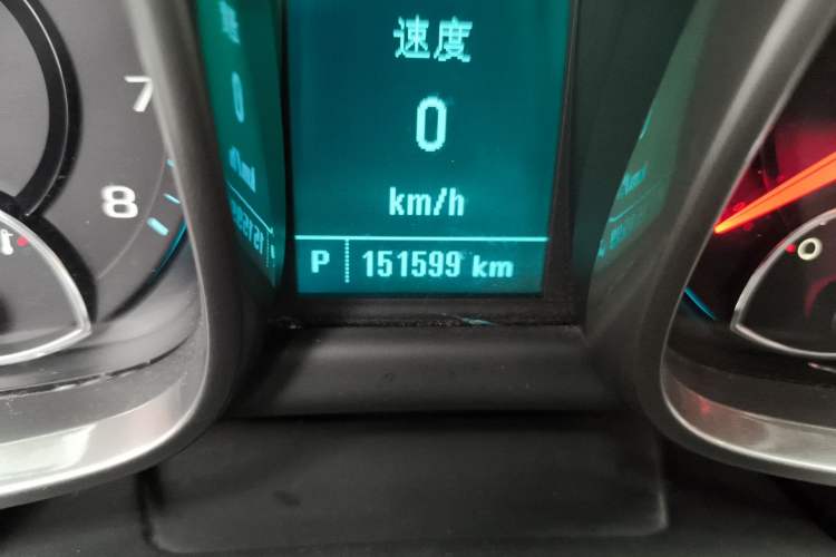 Used Chevrolet Malibu 2014 2.0L Automatic Luxury Edition Odometer Close Up