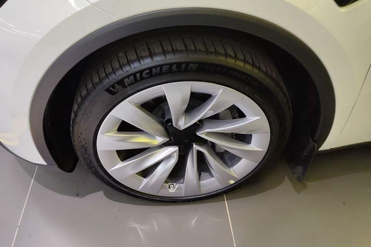 Used Tesla Model Y 2025 Rear-Wheel Drive First Edition