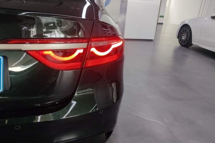 Used Jaguar XFL 2023 XFL 2.0T P250 Two-Wheel-Drive Elite Sport Gold Edition
