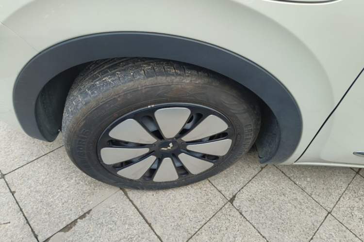 Used Wuling Bingo 2024 333 km Lingxi Connected Version Left Front Wheel Hub