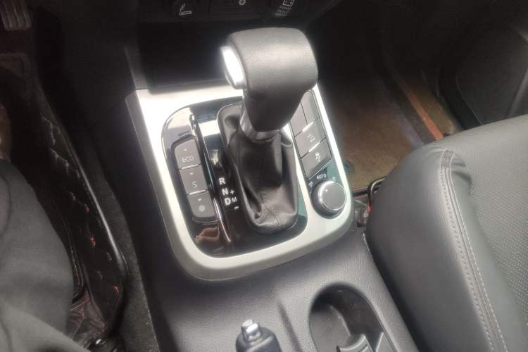 Used Foton Savana 2017 2.0T Automatic All-Wheel Drive Gasoline Flagship 7-Seater Gear Lever