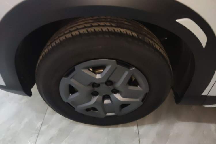 Used BYD Yuan UP 2024 401 km Active Version Left Front Wheel Hub
