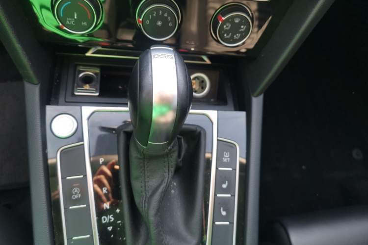 Used Volkswagen Magotan 2019 330TSI DSG Leading Model China VI Standard Gear Lever