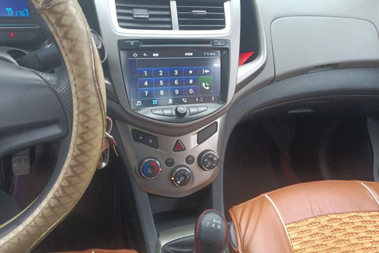 Used Chevrolet Aveo Sonic 2014 Sedan 1.4SL MT Comfort Edition
