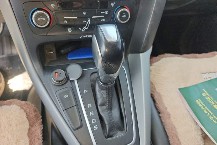 Used Ford Focus 2017 Hatchback EcoBoost 180 Automatic Elite Model Gear Lever