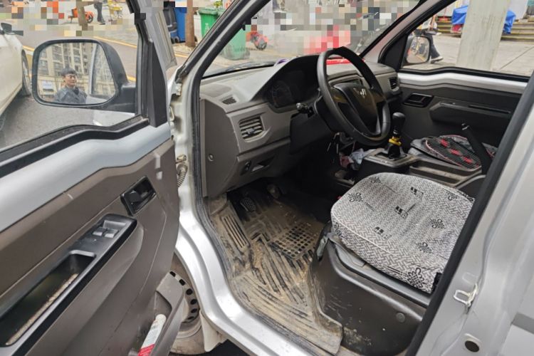 Used Wuling Rongguang New Truck 2023 2.0L Single-Row Base Version LJM20B Driver Seat