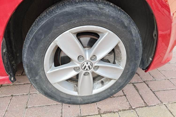 Used Volkswagen Polo 2016 1.4L Automatic Trendy Model Right Front Wheel Hub