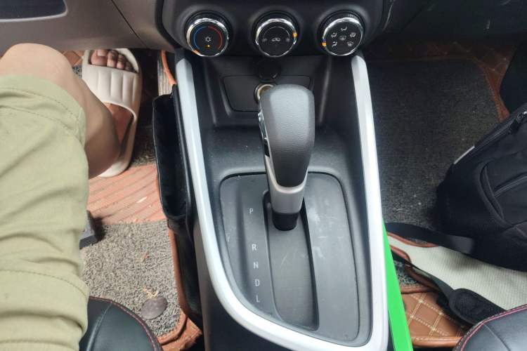 Used Chevrolet Cavalier 2022 325T Automatic Enjoyment Edition Gear Lever