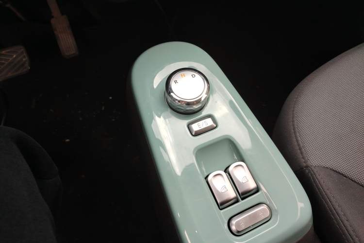 Used CHANGAN NEVO Lumin 2022 210km Sweet Edition Gear Lever