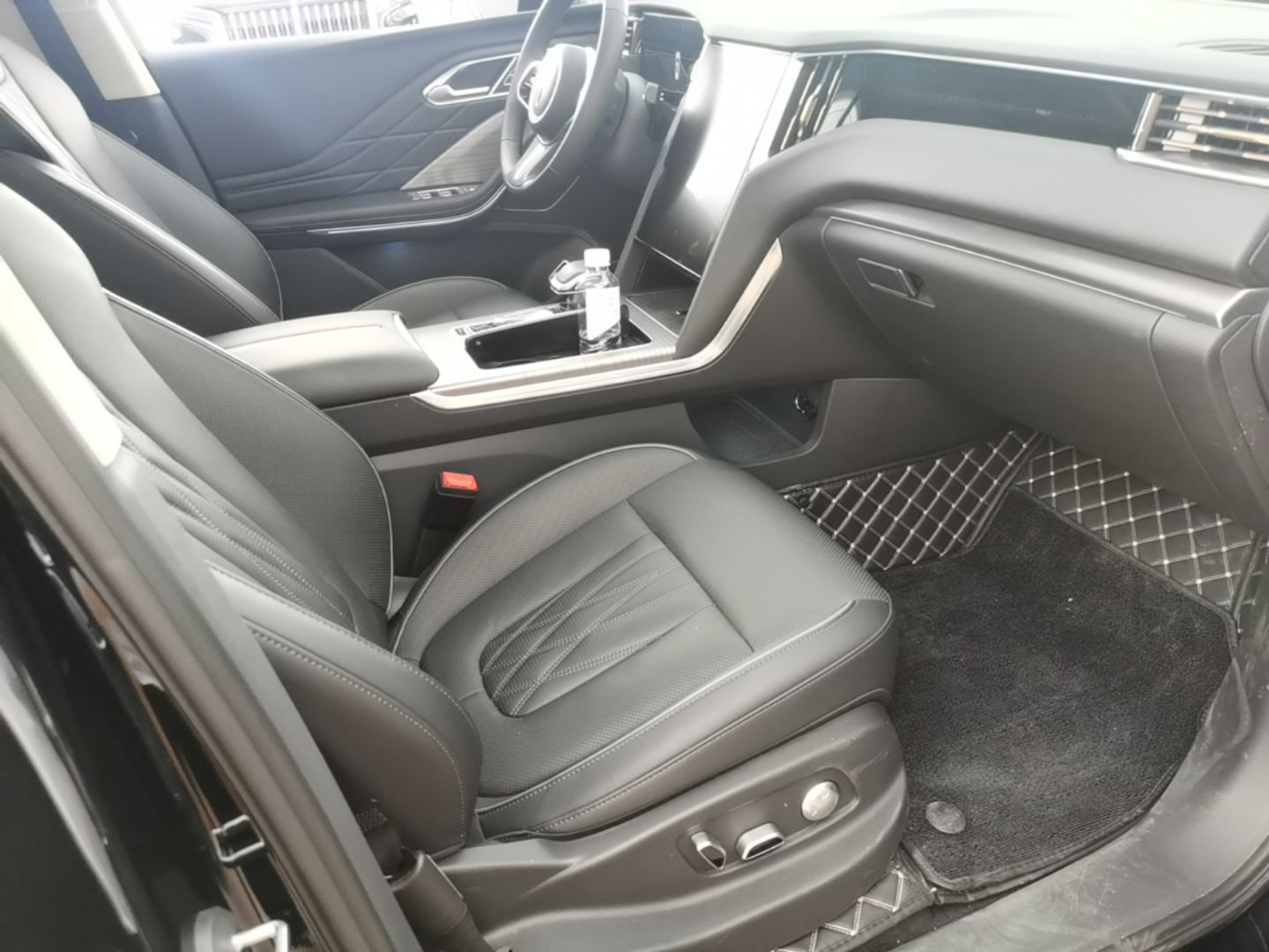 Hongqi HS7 PHEV 2024 2.0T PHEV Four-Wheel Drive Flagship Edition 6 Seats — снимка 19