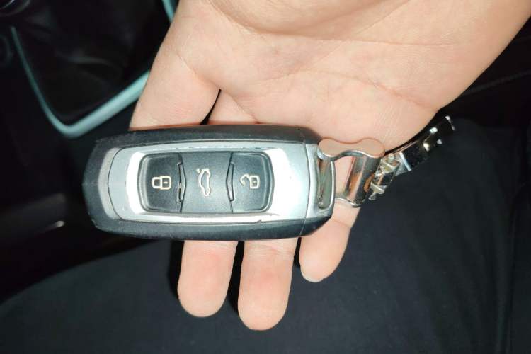 Used Geely Auto Vision X6 2016 1.8L Manual Luxury Model
