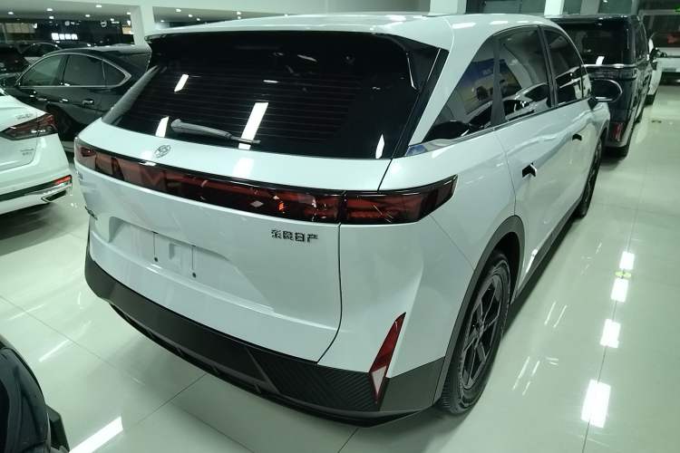 Used Venucia VX6 2025 Large Flat-Layout 520 Pro
