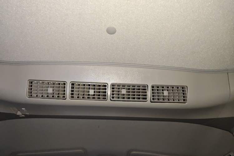 Used Jinbei Gold Hiace M Classic 2022 Panda Edition 1.5L Travel Lion Passenger Van 5 Seats