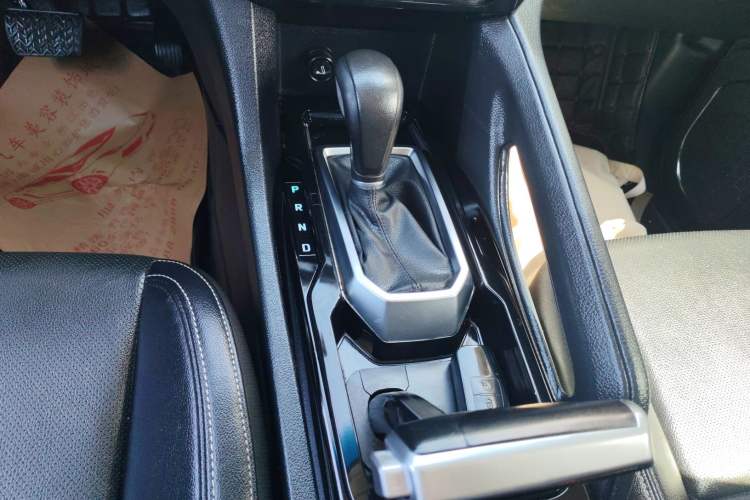 Used JMC Yusheng S350 2016 2.0T Automatic All-Wheel Drive Gasoline Luxury Version with Sunroof 5 Seats