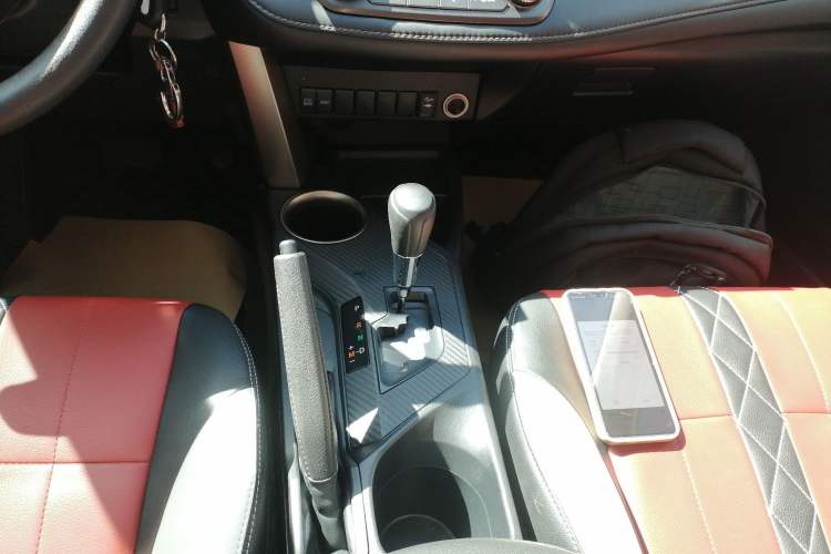 Used Toyota RAV4 2015 2.0L CVT Two-Wheel Drive Fashion Edition Gear Lever