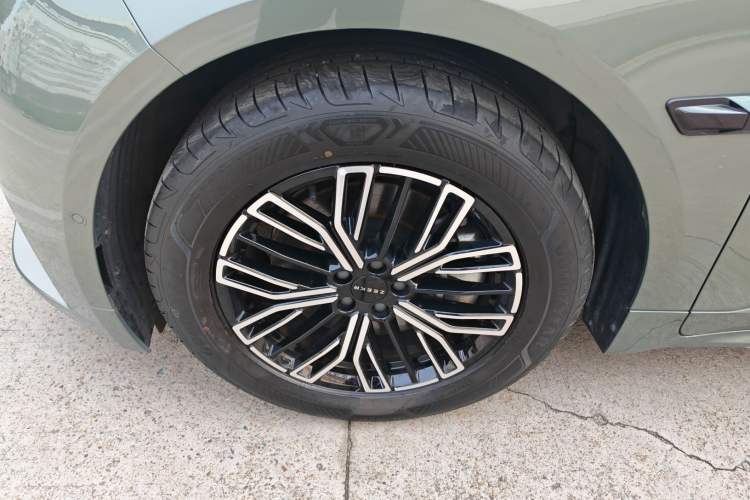 Used Zeekr 001 2025 WE Edition 100 kWh Rear-Wheel Drive

