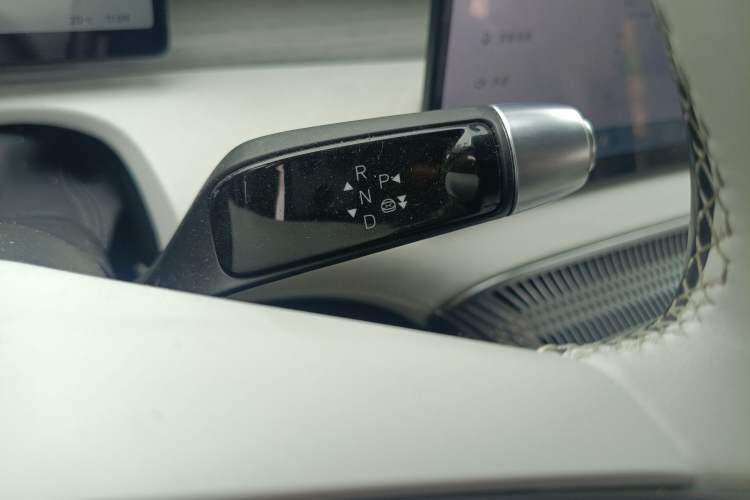 Used XPeng X9 2024 702 Ultra-Long Range Max Gear Lever