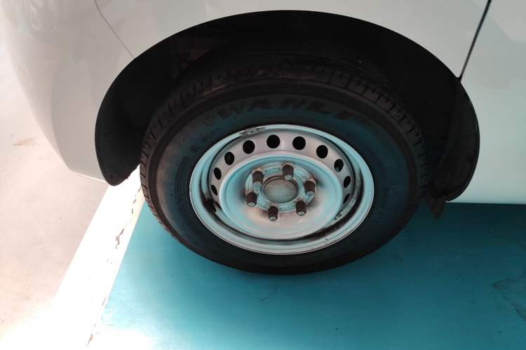 Used SAIC MAXUS Dana V1 2024 V1 Short Wheelbase Low-Roof Multi-Function Version (51 kWh)
