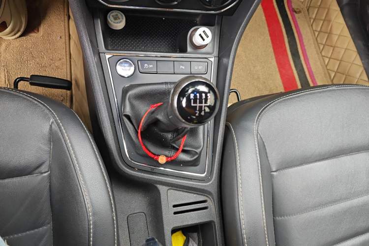 Used Volkswagen Lavida 2017 1.6L Manual Comfort Edition Gear Lever