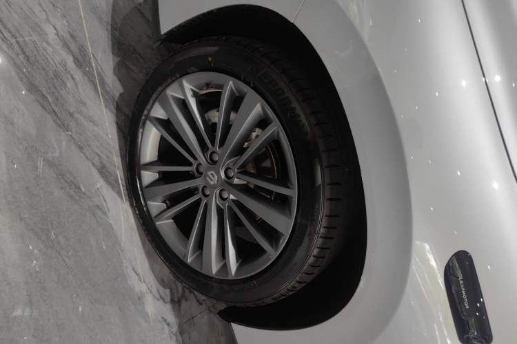 Used Leapmotor C16 2024 Pure Electric 520 Deluxe Edition Left Front Wheel Hub